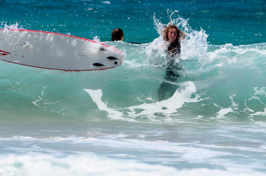 der richtige wipeout beim surfen