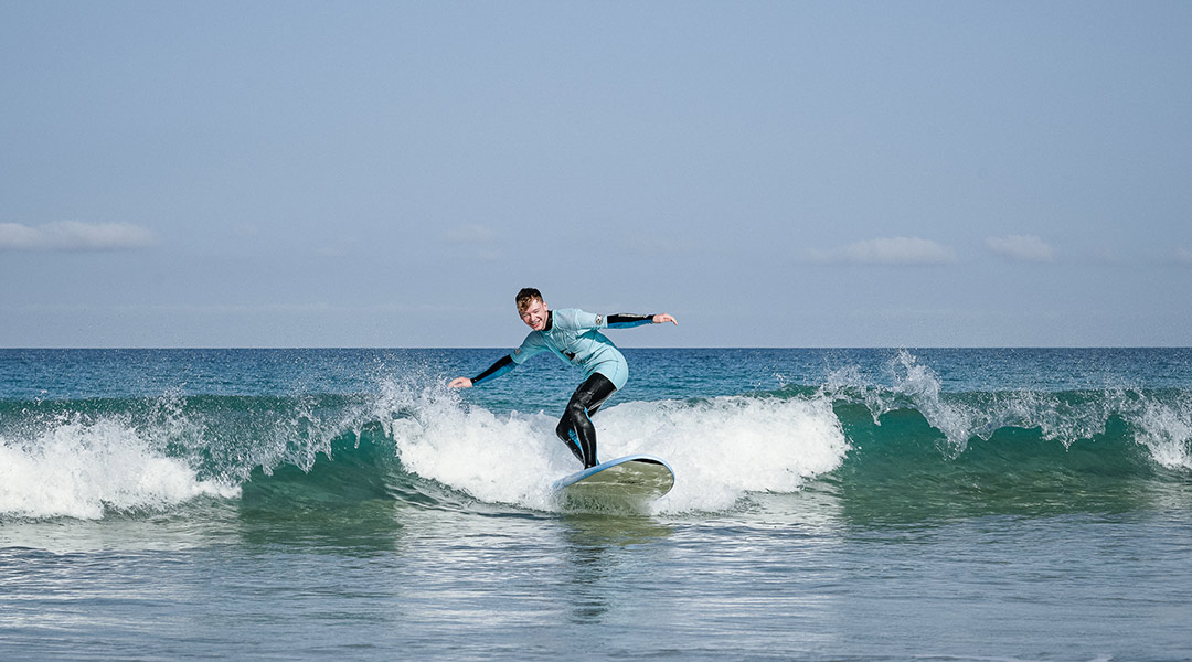 Die Unterschiede zwischen Kitesurfen und Wellenreiten lernen