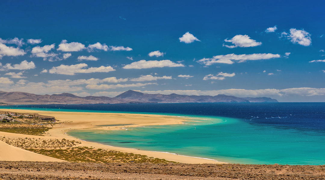 surfbedingungen auf fuerteventura - türkises meer