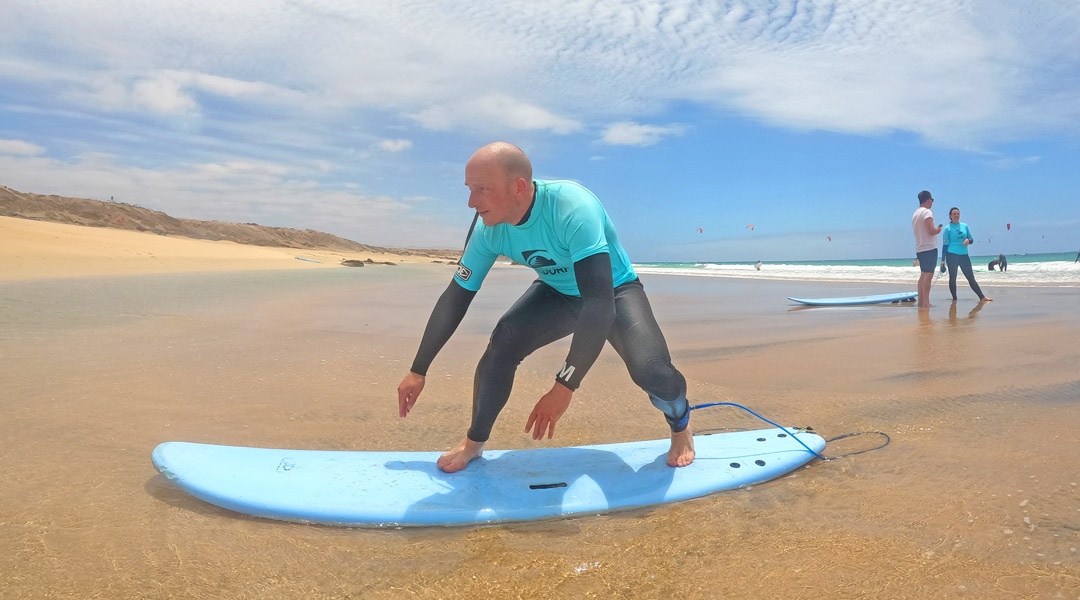 surfkurs im juni - pop up am strand üben