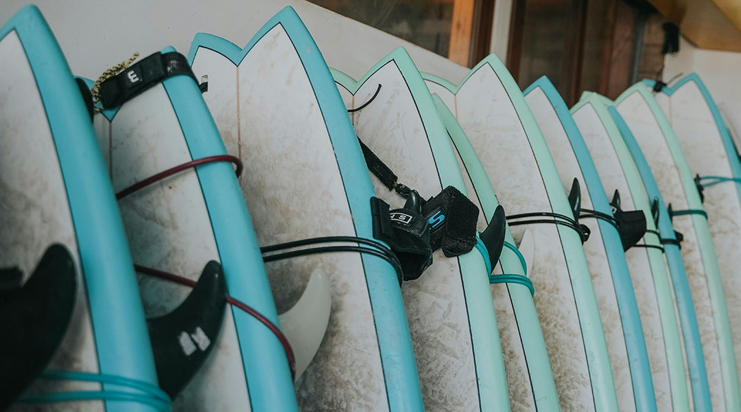 eigenes surfbrett - quiver im surfshop