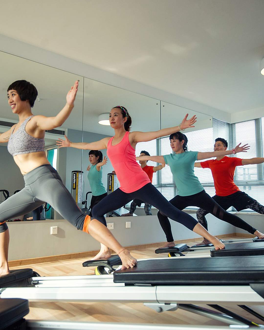 Yoga für Surfer - viele Frauen