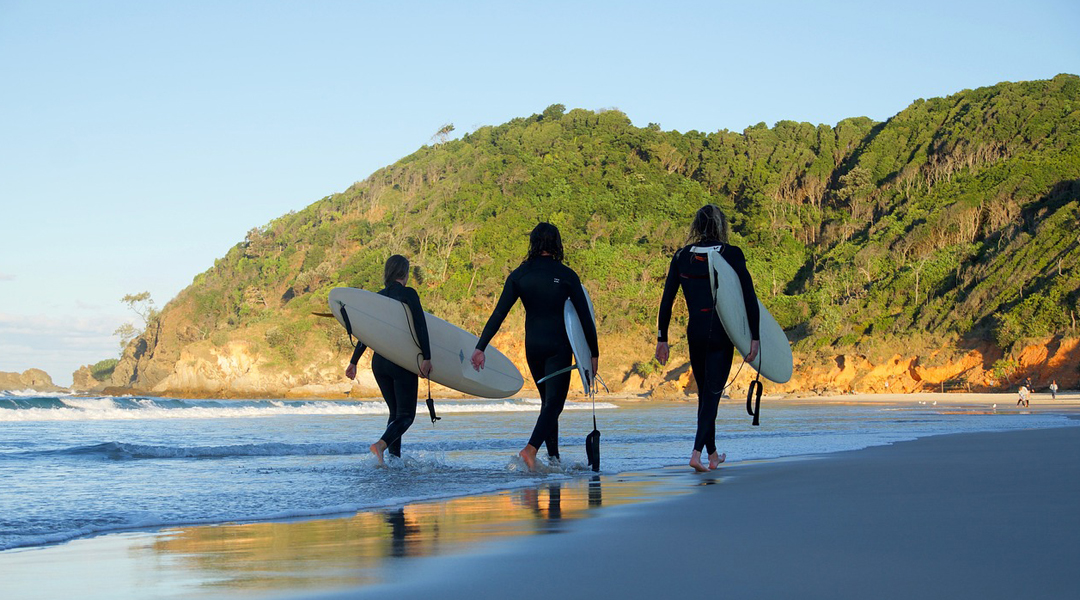 Surfen als stressabbauende Aktivität - Freunde am surfen